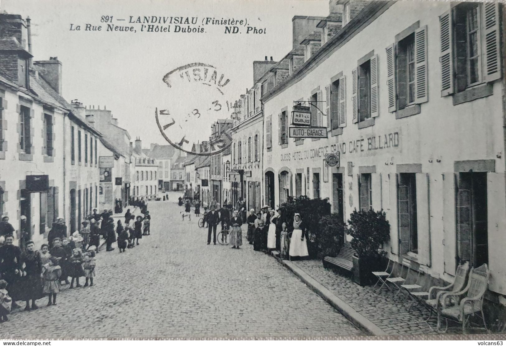 CPA 29 LANDIVISIAU LA RUE NEUVE  HOTEL DUBOIS TRES ANIMEE - Landivisiau