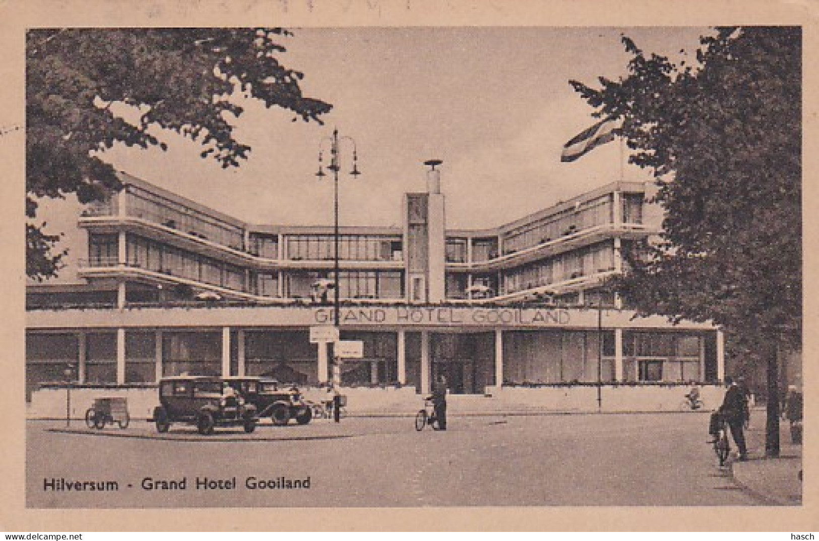 3765	117	Hilversum, Grand Hotel Gooiland (poststempel 1947)(zie Hoeken) - Hilversum