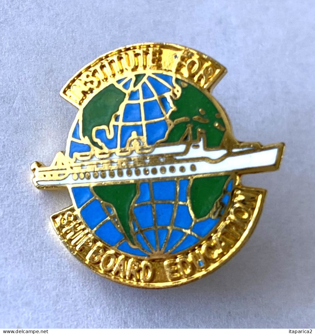 PINS BATEAUX INSTITUTE FOR SHIPBOARD EDUCATION / GLOBE TERRESTRE / Signé AD PAX / 33NAT - Schiffahrt