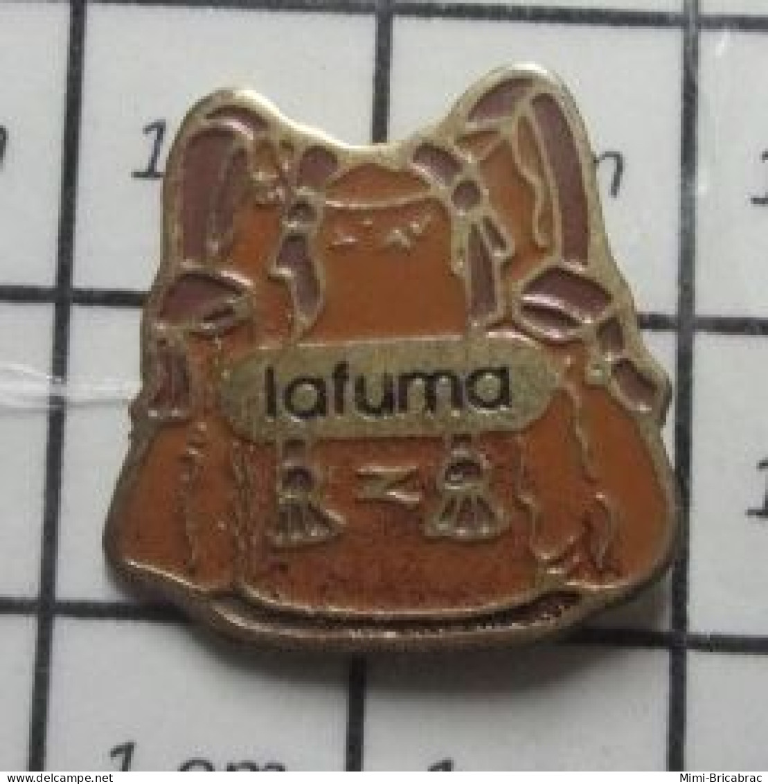 1616B Pin's Pins / Beau Et Rare / MARQUES / SAC A DOS LAFUMA TOILE ET FERRAILLE LOURD MÊME VIDE ! - Post