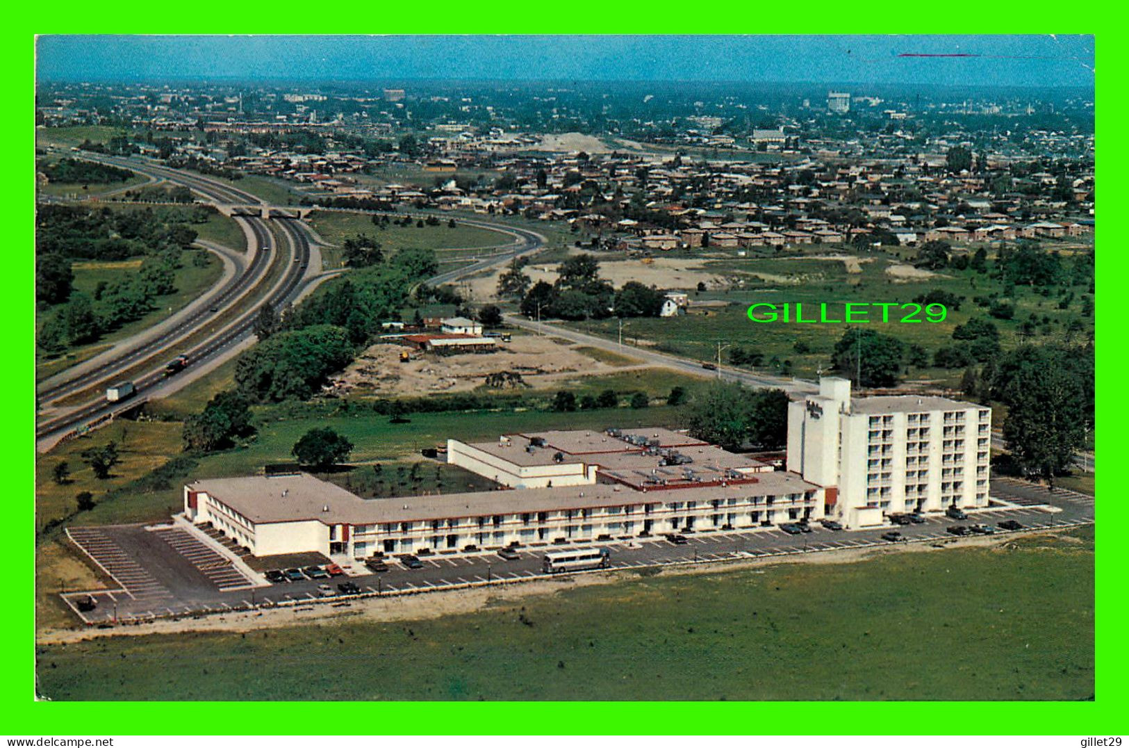 OSHAWA, ONTARIO - HOLIDAY INN - TRAVEL IN 1974 -  PETERBOROUGH POST CARD CO - - Oshawa