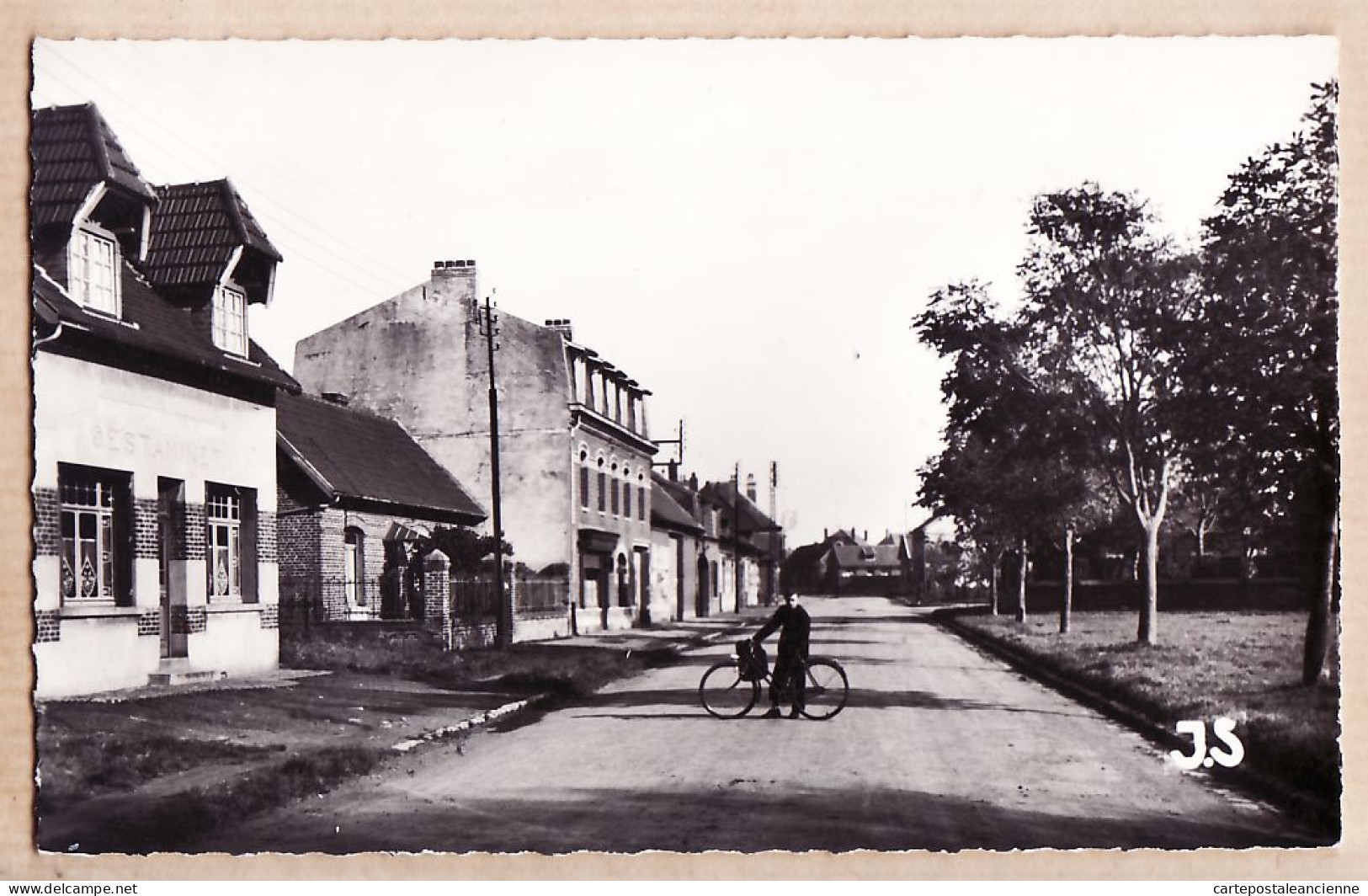 18932 / BERTINCOURT Pas-de-Calais GRANDE-RUE Cycliste 1950s Photo Véritable SOUILLARD Bapaume N°7 - Bertincourt