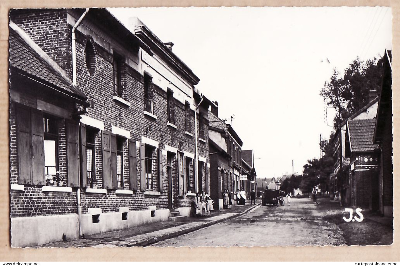 18933 / BERTINCOURT Pas-de-Calais GENDARMERIE Boucher Citroën 2CV Rue Georges CLEMENCEAU 1950s Photo SOUILLARD Bapaume 3 - Bertincourt