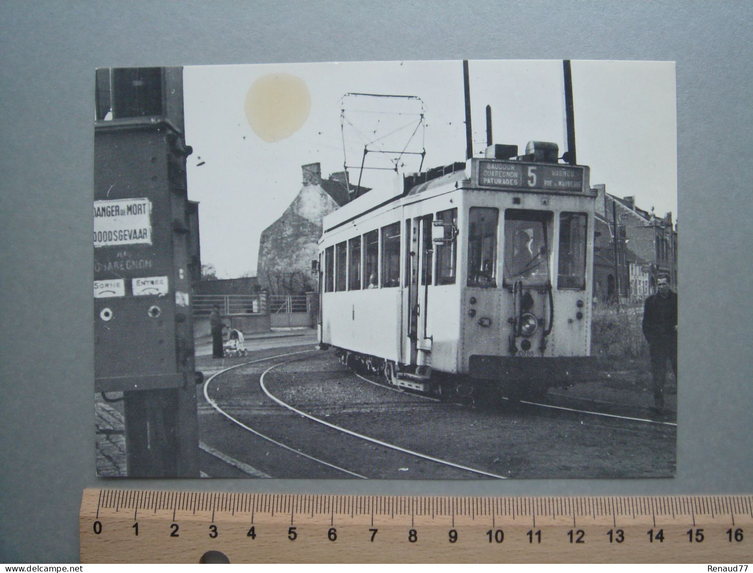 Baudour - Tram - Tramway - Ligne 5 - Motrice Standard Type E - Saint-Ghislain