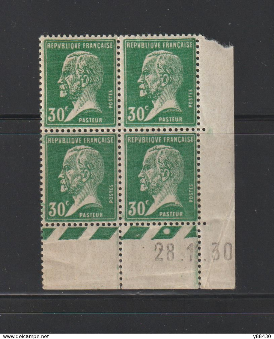 174 De 1923/26 - Coin Daté - 1 Bloc De 4 Timbres Neufs ** - Pasteur . 30c. Vert - 2 Scan - ....-1929