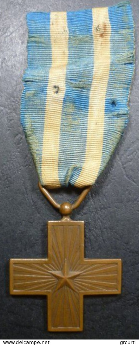 Italia - Croce Al Merito Di Guerra - 1918 - Italia