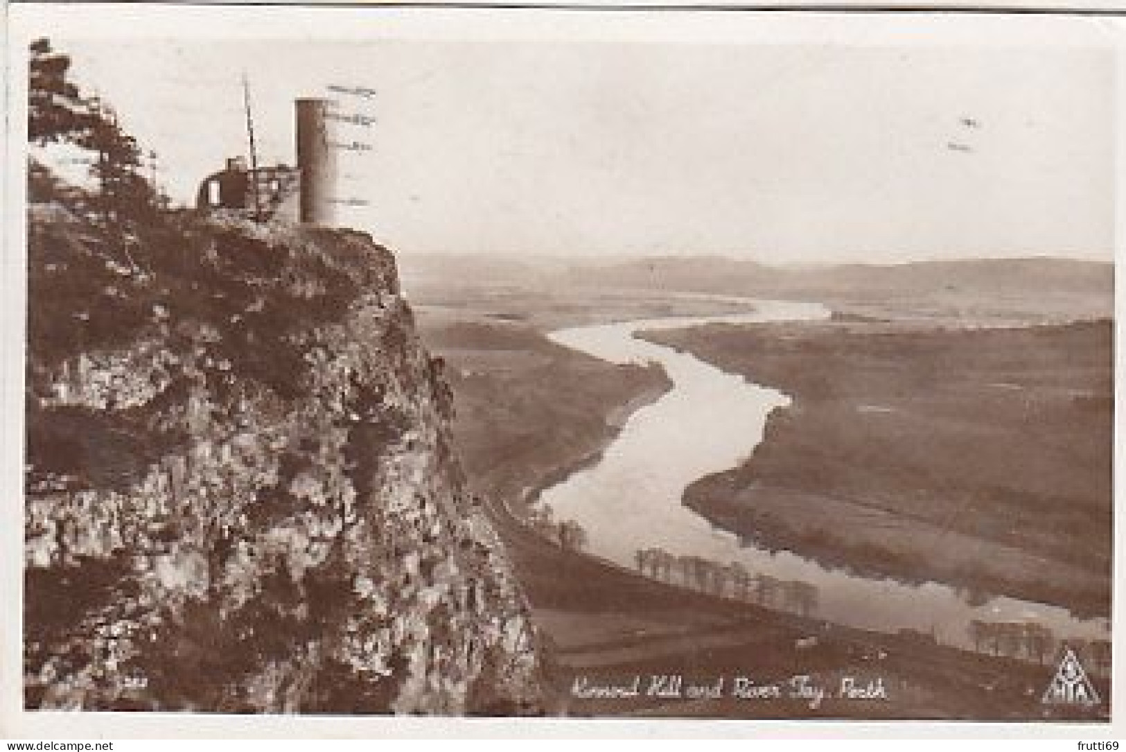 AK 207961 SCOTLAND - Perth - Kinnoul (?) Hill And River Tay - Perthshire