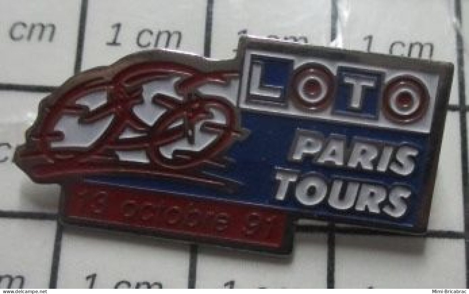 1616B Pin's Pins / Beau Et Rare / SPORTS / CYCLISME COURSE PARIS TOURS LOTO JOURNAL NOUVELLE REPUBLIQUE - Radsport