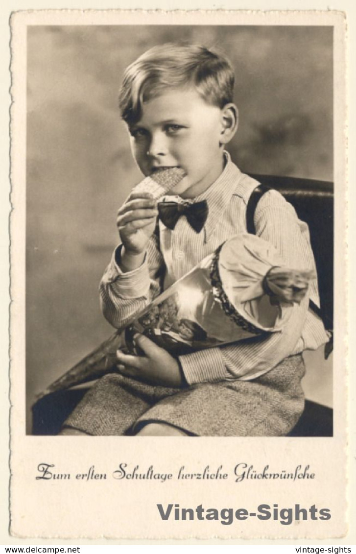 Little Boy With School Cone Eating Biscuit / Schultasche (Vintage RPPC ~1930s) - Ecoles