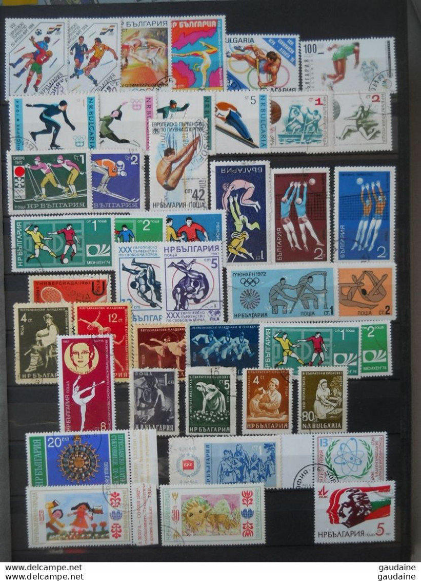 BULGARIE - BULGARIA - LOT DE 455 TIMBRES DIFFERENTS - SET - COLLECTION - Verzamelingen & Reeksen