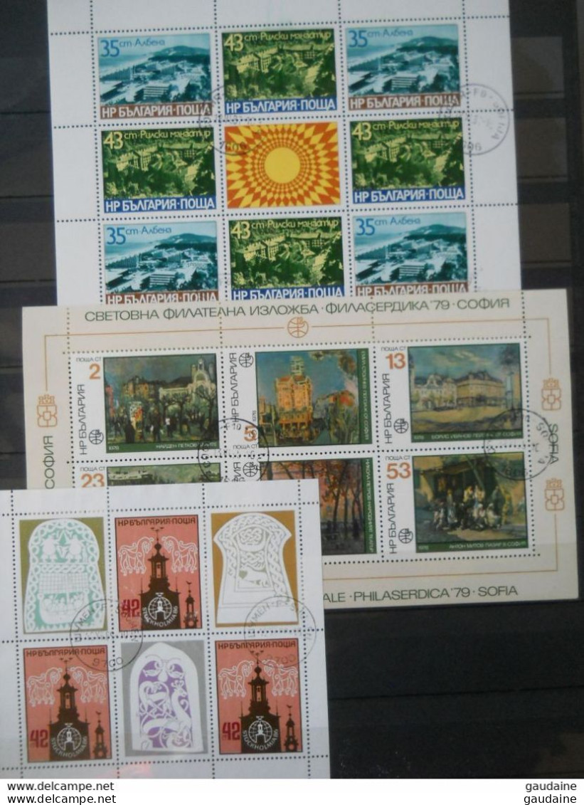 BULGARIE - BULGARIA - LOT DE 455 TIMBRES DIFFERENTS - SET - COLLECTION