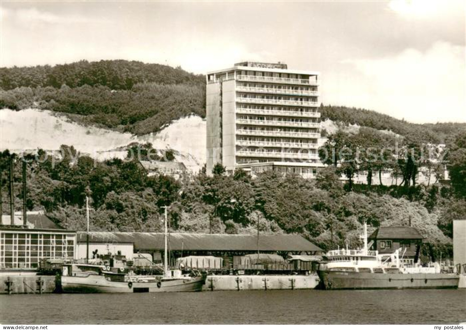 73777618 Sassnitz Ostseebad Ruegen Blick Vom Hafen Zum Ruegen-Hotel Sassnitz Ost - Sassnitz