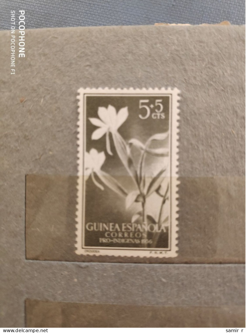 Guinea  Flowers (F82) - Guinea (1958-...)