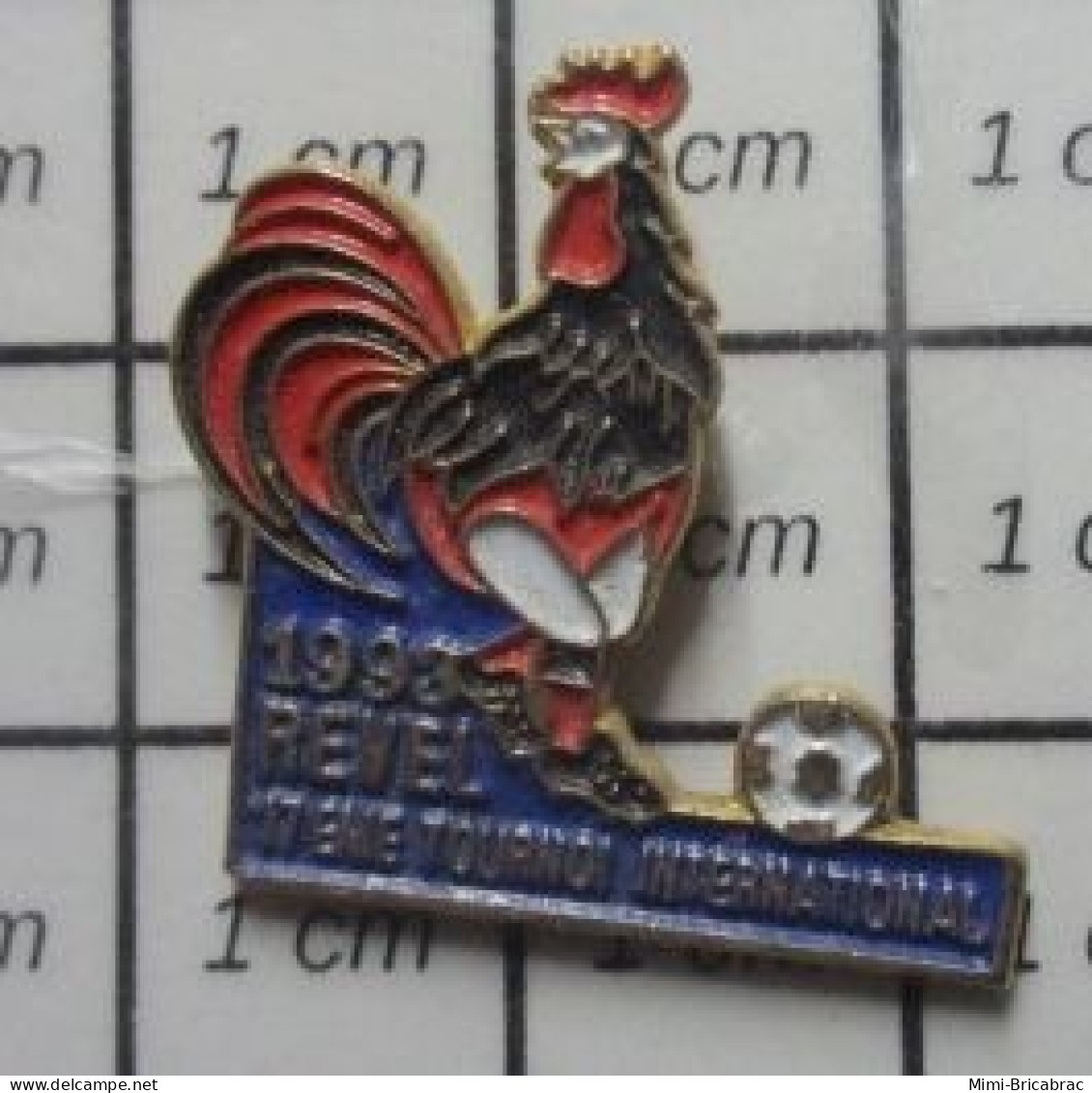 1616B Pin's Pins / Rare Et De Belle Qualité / SPORTS / COQ TRICOLORE TOURNOI FOOTBALL REVEL 1993 - Football