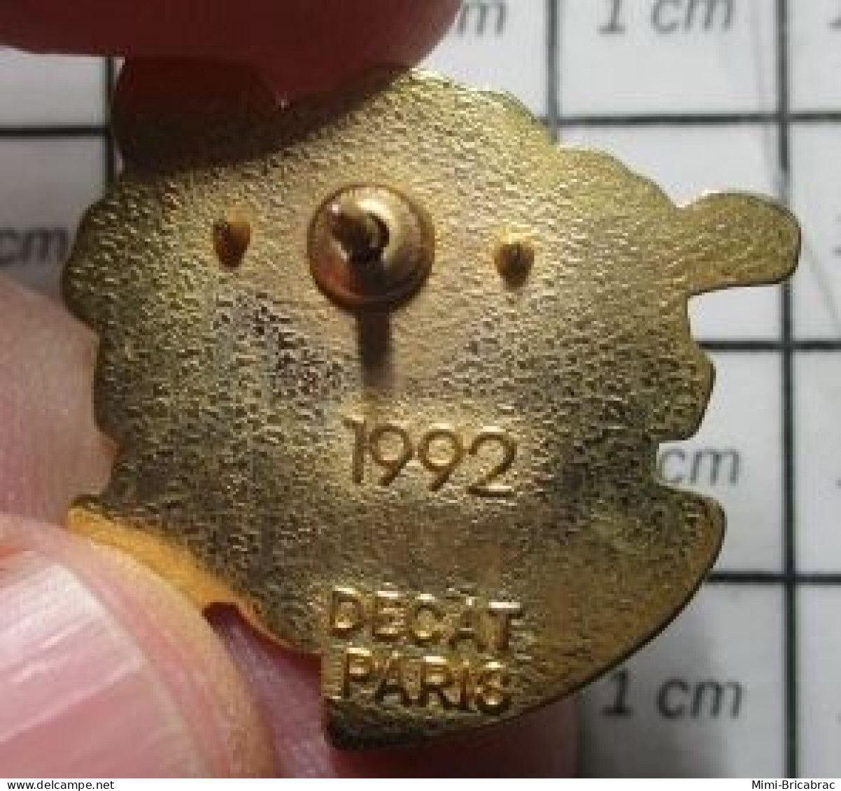 1616B Pin's Pins / Rare Et De Belle Qualité / ADMINISTRATIONS / CPAM 93 Par DECAT - Administrations