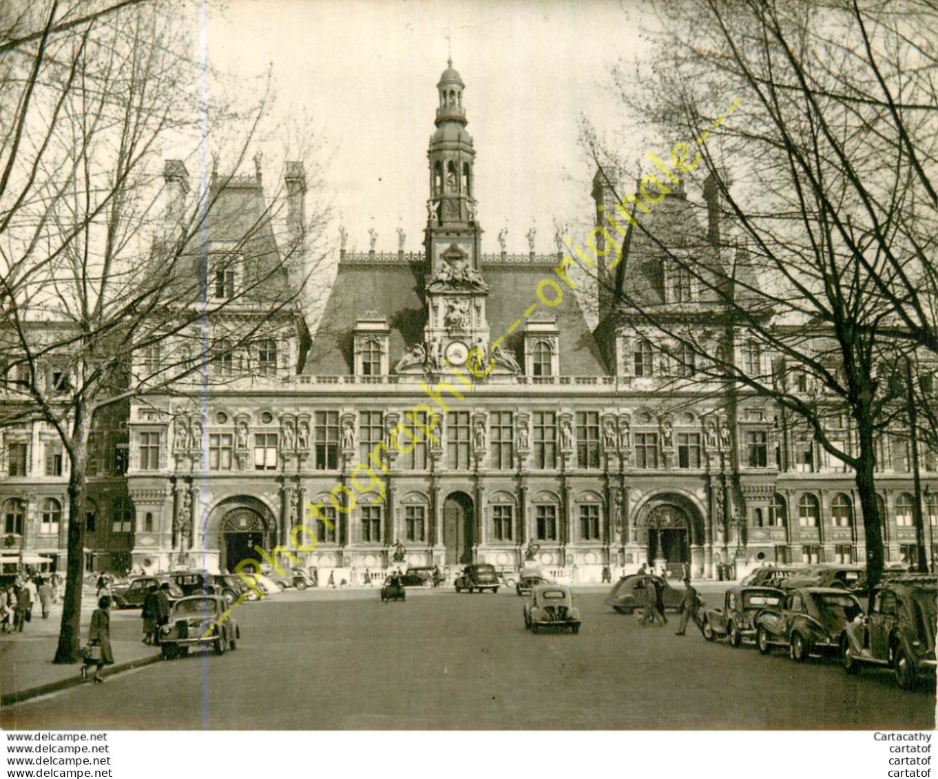 Hôtel De Ville De PARIS . Photo De L'ACCEUIL DE PARIS Conseil Municipal .  Avec REANULT 4CV , 2CV CITROEN, PEUGEOT 203 - Non Classés