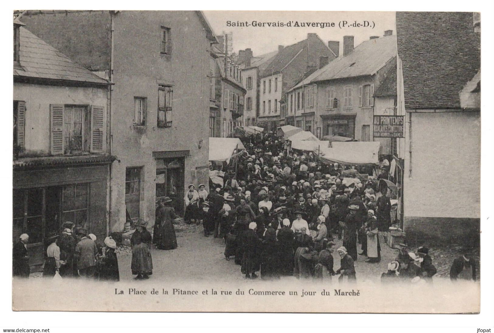 63 PUY DE DOME - ST GERVAIS D'AUVERGNE Place De La Pitance Et La Rue Du Commerce Un Jour De Marché - Saint Gervais D'Auvergne