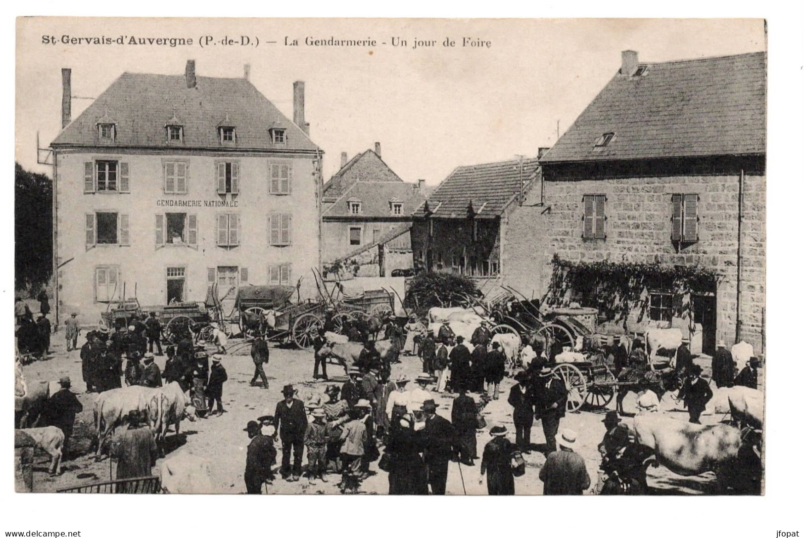 63 PUY DE DOME - ST GERVAIS D'AUVERGNE La Gendarmerie, Un Jour De Foire - Saint Gervais D'Auvergne