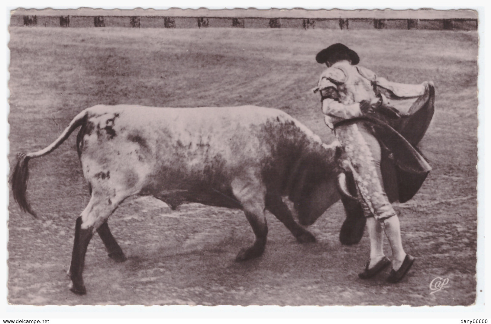 COURSES DE TAUREAUX - Une Passe  (carte Photo Animée) - Corridas