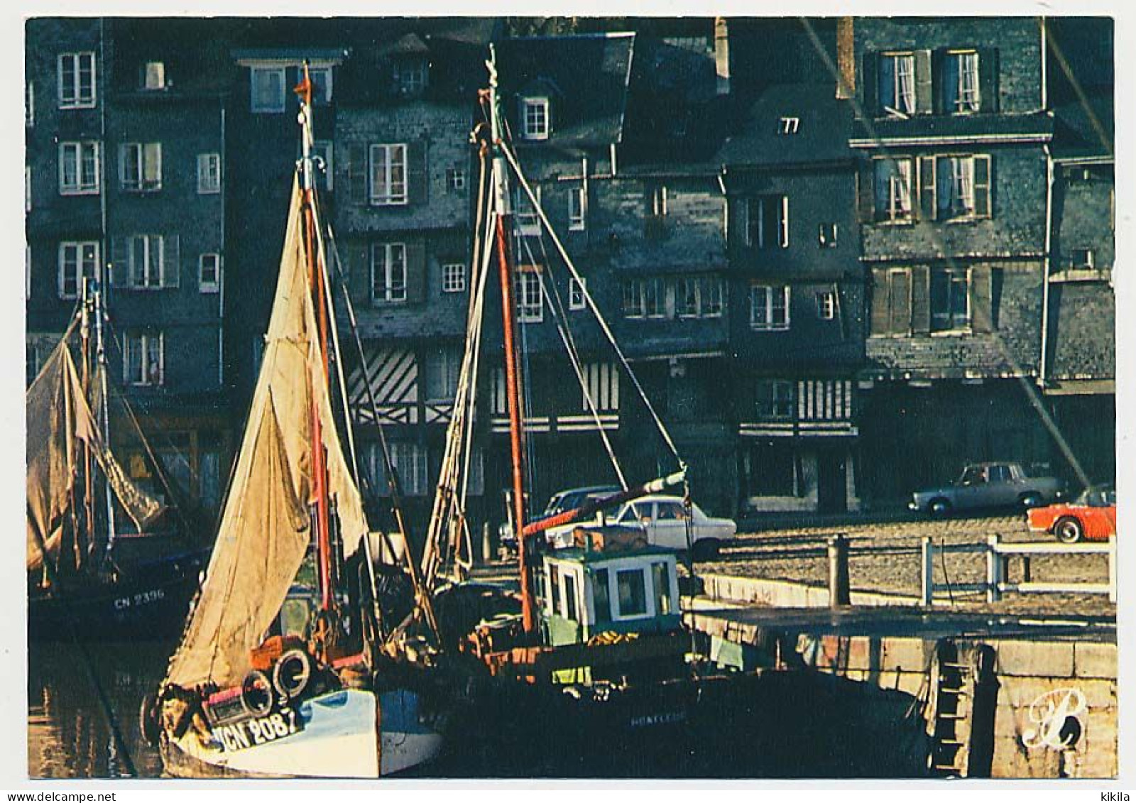 CPSM / CPM 10.5 X 15 Prestige NORMANDIE Bateau De Pêche Au Port Maison Automobiles - Haute-Normandie