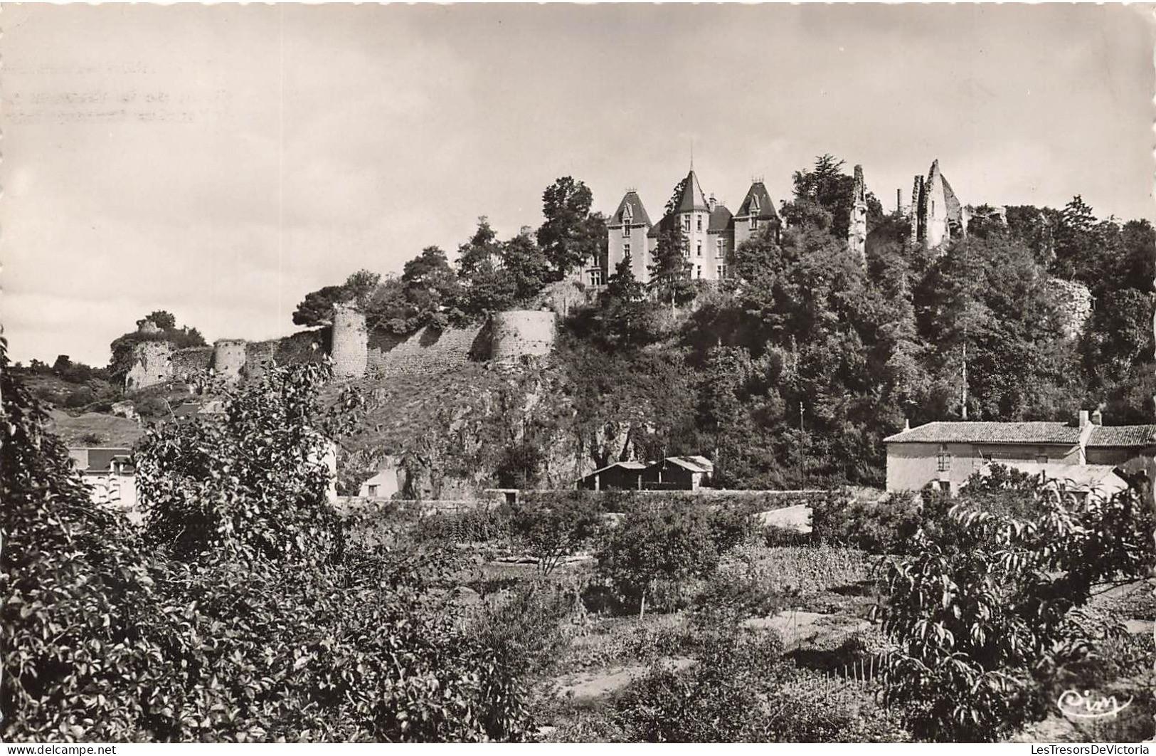 FRANCE - Bressuire - Etable De L'ancien Château Féodal - Château Renaissance - Carte Postale - Bressuire