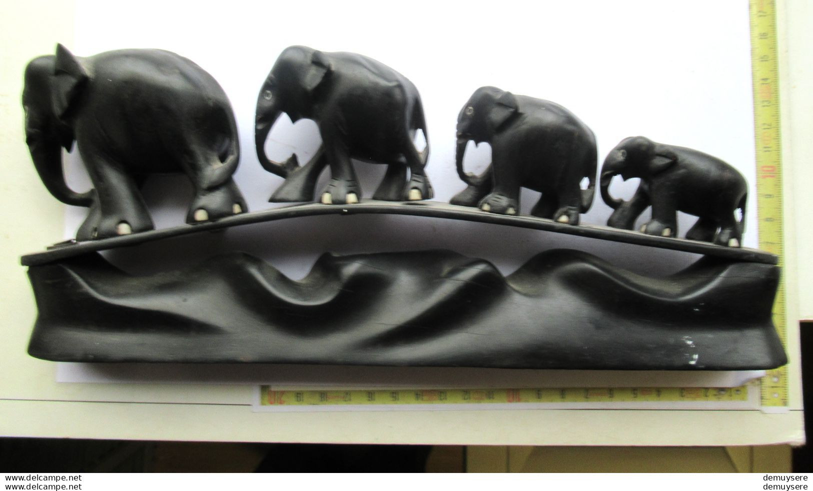 LADE 802 - HOUTEN OLIFANTEN - ÉLÉPHANTS EN BOIS - 30 X 12 CM - 675 GRAM - Bois