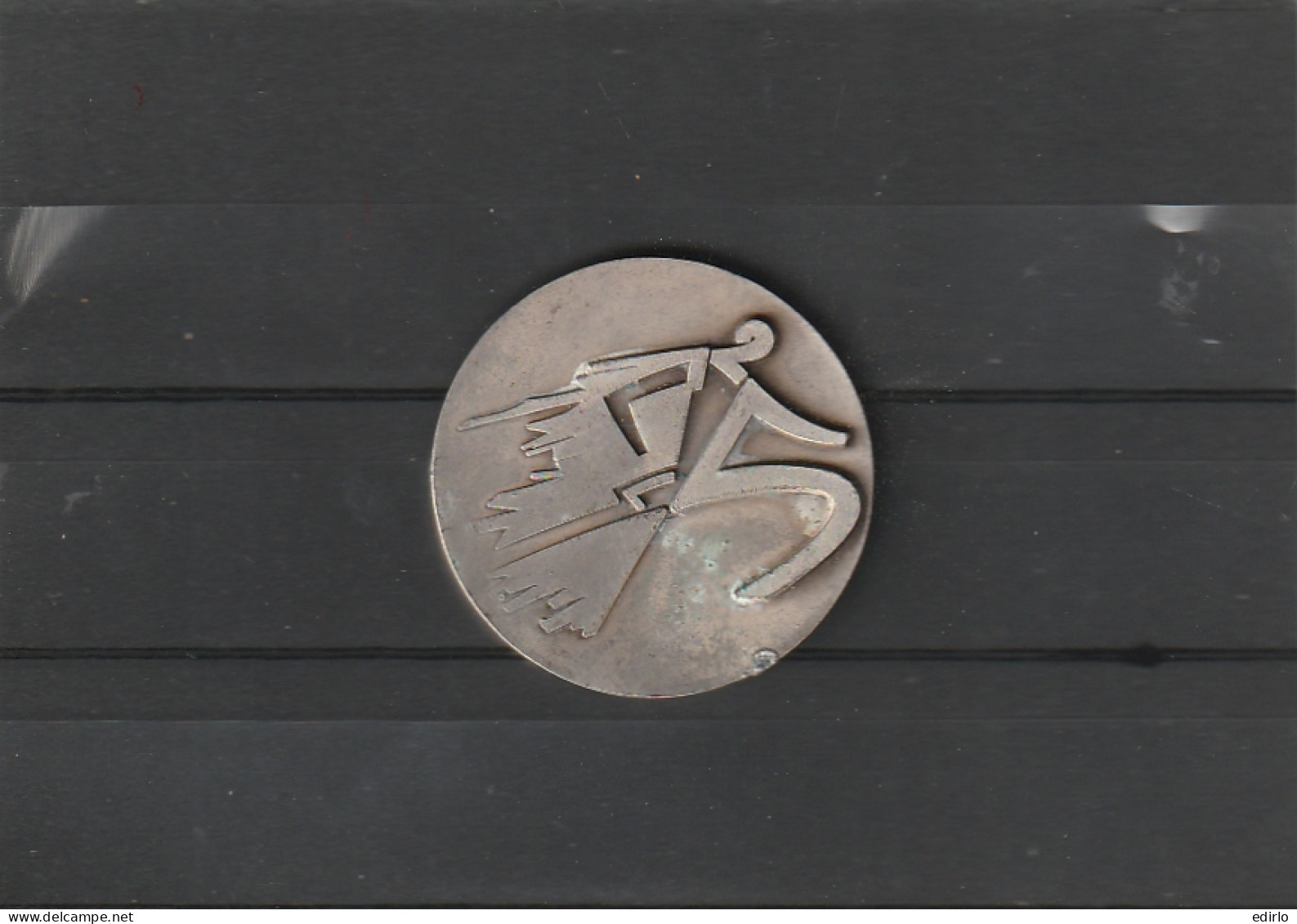 ***  SPORT ***    Athlétisme -- Médaille Des 25 Km De Paris 1987 - à Nettoyer 5cm - Athlétisme