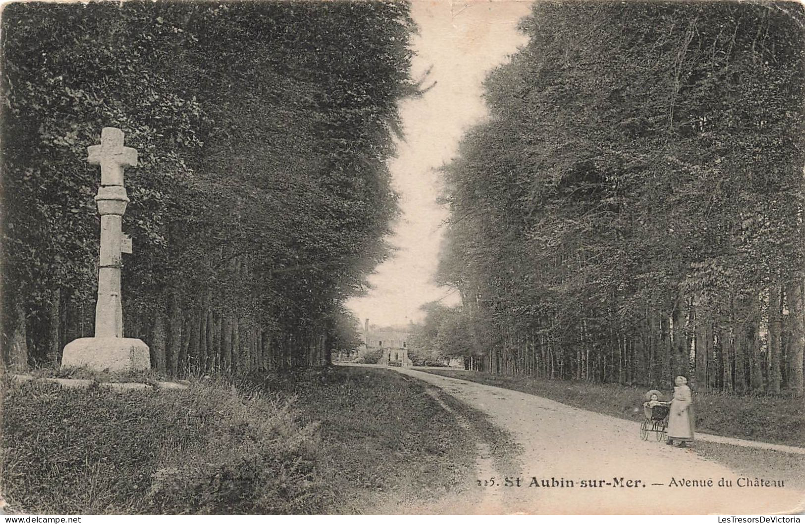 FRANCE - St Aubin Sur Mer - Vue Générale Sur L'avenue Du Château - Une Femme Et Un Bébé - Carte Postale Ancienne - Saint Aubin