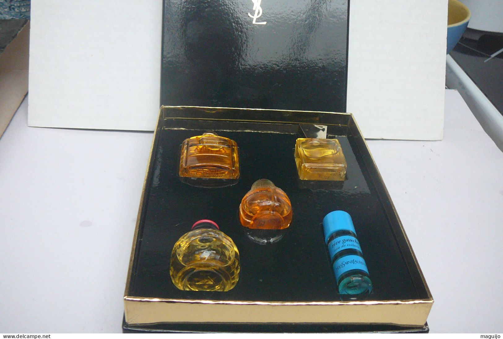 YVES SAINT LAURENT : COFFRET 5 MINIS  + SURBOITE : LIRE ET VOIR PHOTOS //MANGOPAY OBLIGATOIRE - Miniatures Womens' Fragrances (in Box)