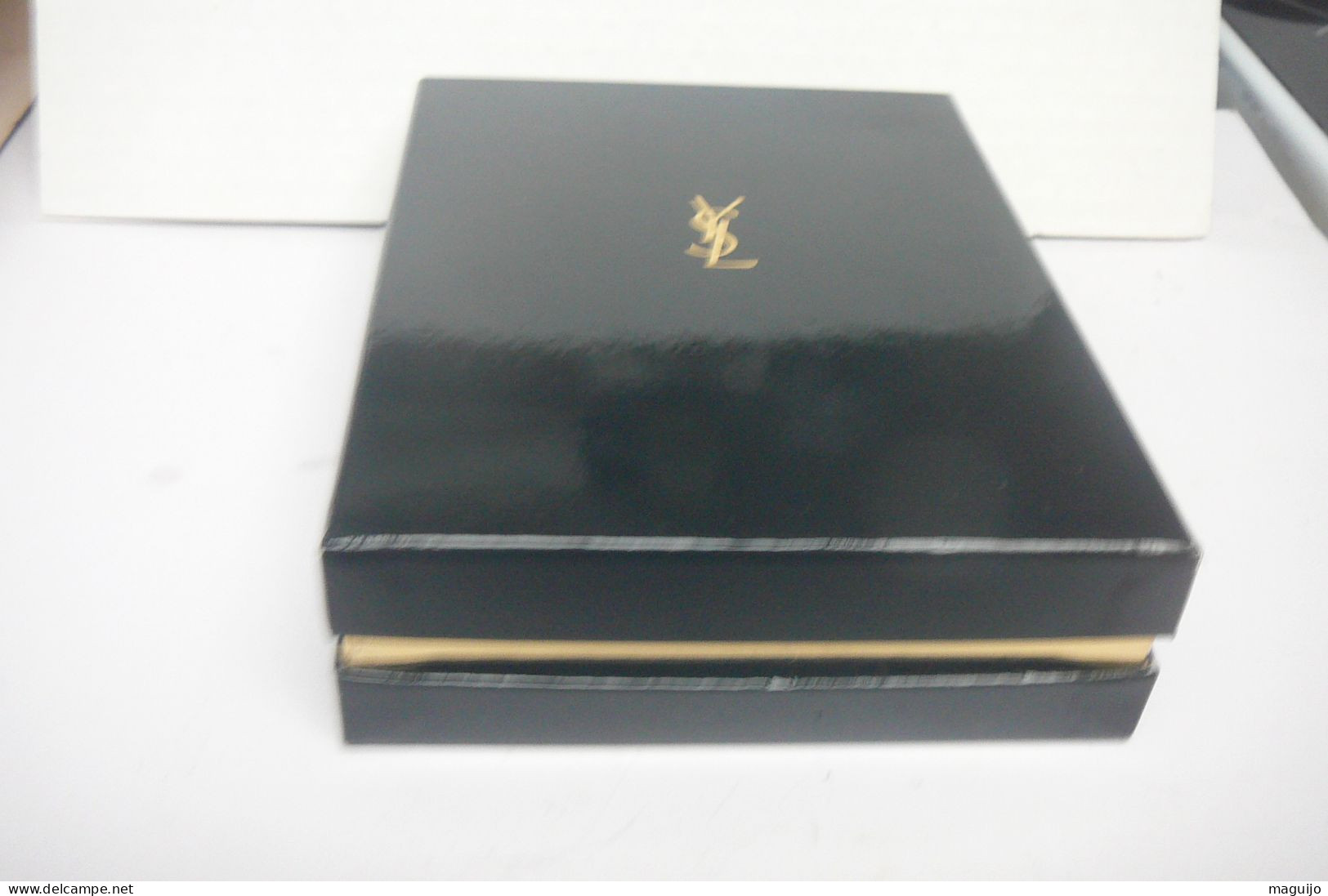 YVES SAINT LAURENT : COFFRET 5 MINIS  + SURBOITE : LIRE ET VOIR PHOTOS //MANGOPAY OBLIGATOIRE - Miniatures Femmes (avec Boite)