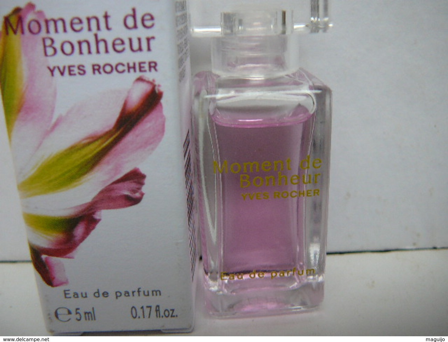 YVES ROCHER " MOMENT DE BONHEUR " MINI EDP 5 ML  NEUVE  LIRE ET VOIR!! - Miniaturas Mujer (en Caja)