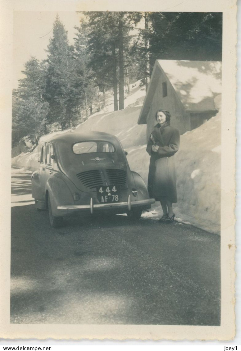 Photo Femme Avec 4CV Format 6/9 - Cars