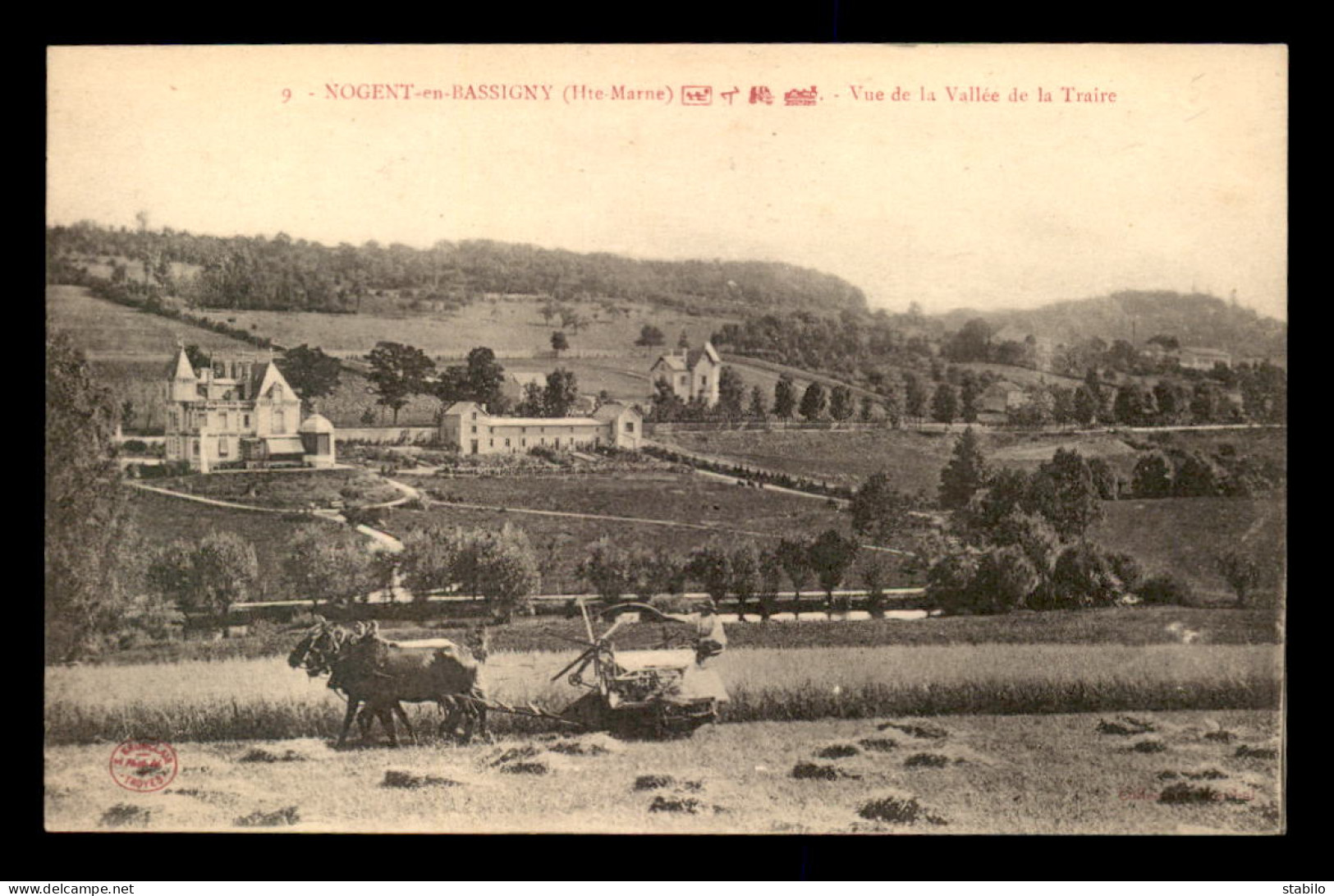 52 - NOGENT-EN-BASSIGNY - VUE DE LA VALLEE DE LA TRAIRE - MOISSONNEUSE-LIEUSE - AGRICULTURE - Nogent-en-Bassigny