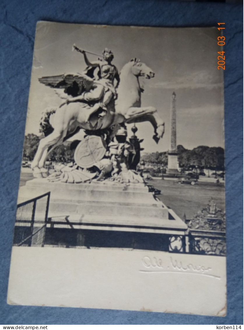 PLACE DE LA CONCORDE  LE CHEVAL AILE ET L'OBELISQUE - Statues