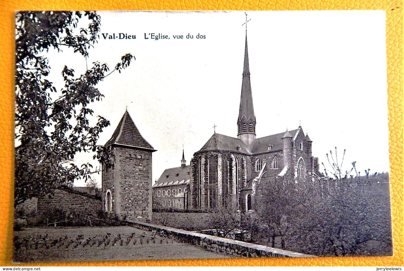 VAL-DIEU    -  L' Eglise , Vue Du Dos - Aubel