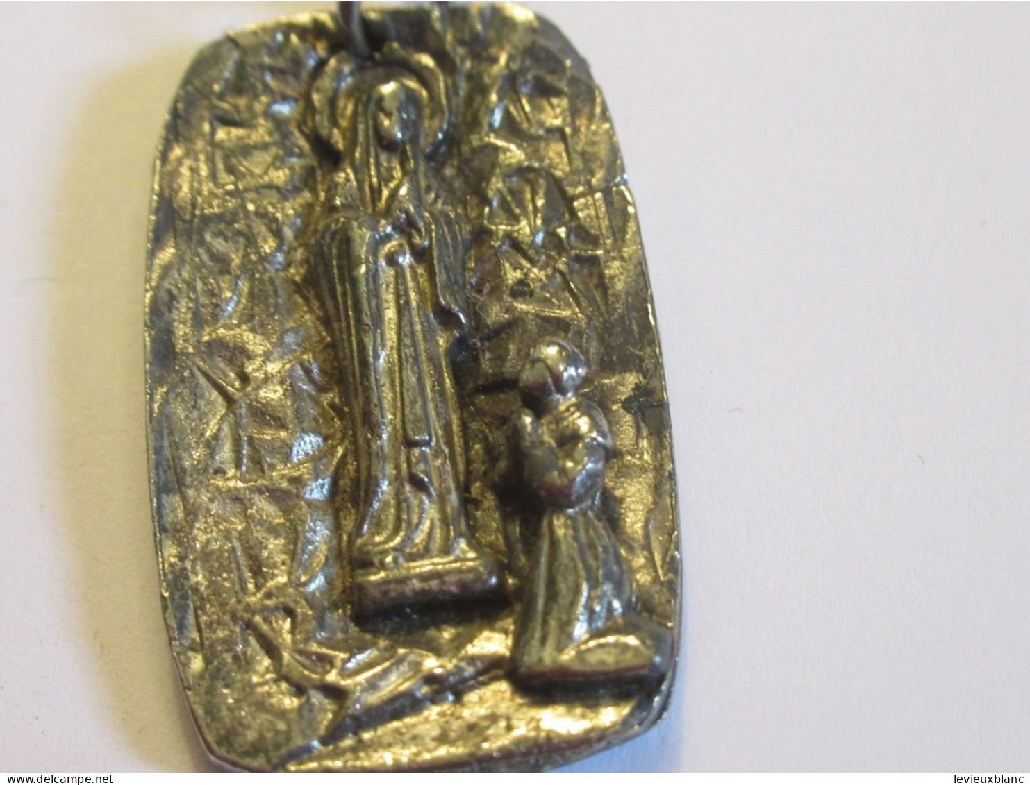 Porte-clé  Ancien/Religieux /  Notre Dame De LOURDES/ Bronze Nickelé  / Vers 1980- 1990     POC757 - Porte-clefs