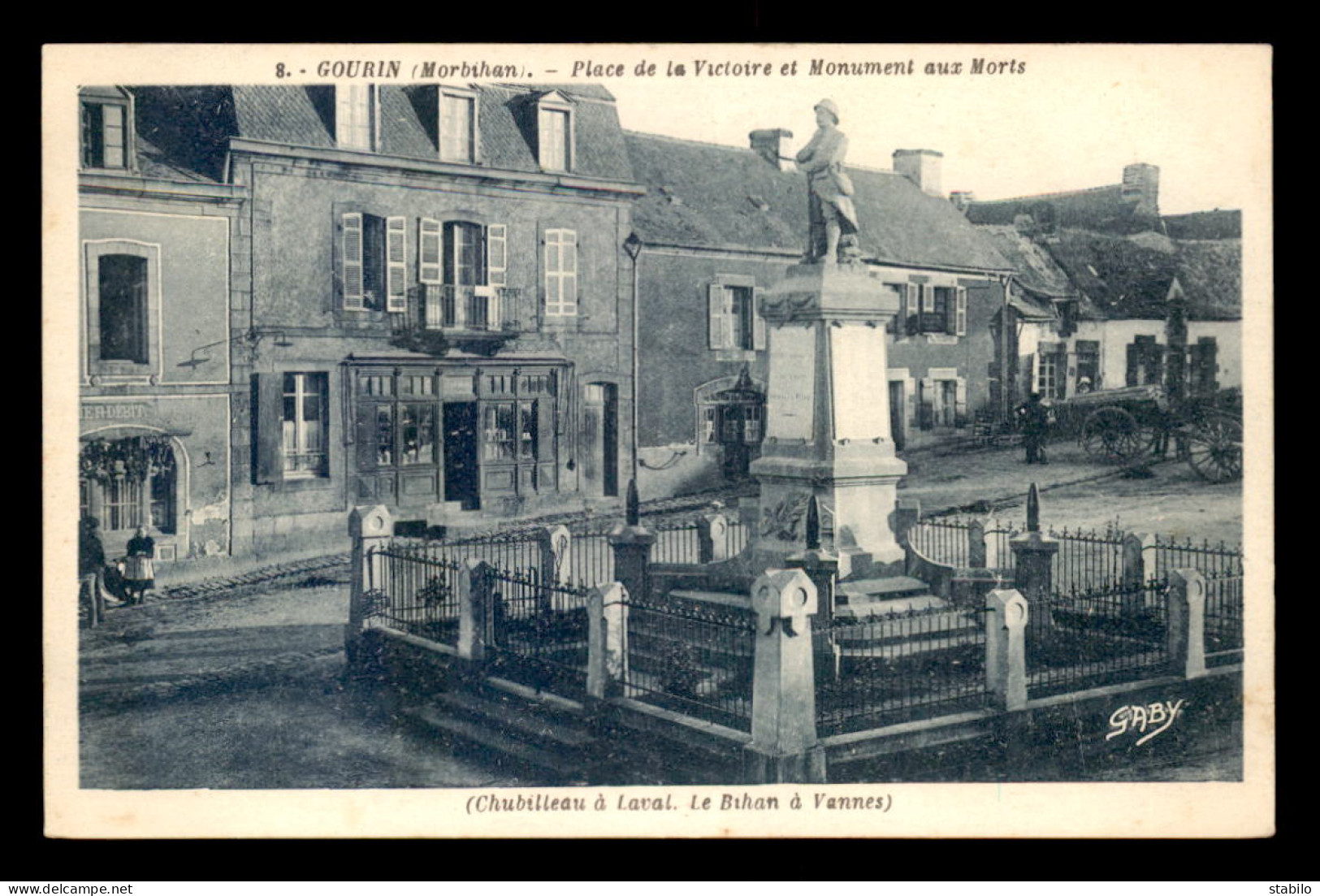 56 - GOURIN - PLACE DE LA VICTOIRE ET MONUMENT AUX MORTS - Gourin