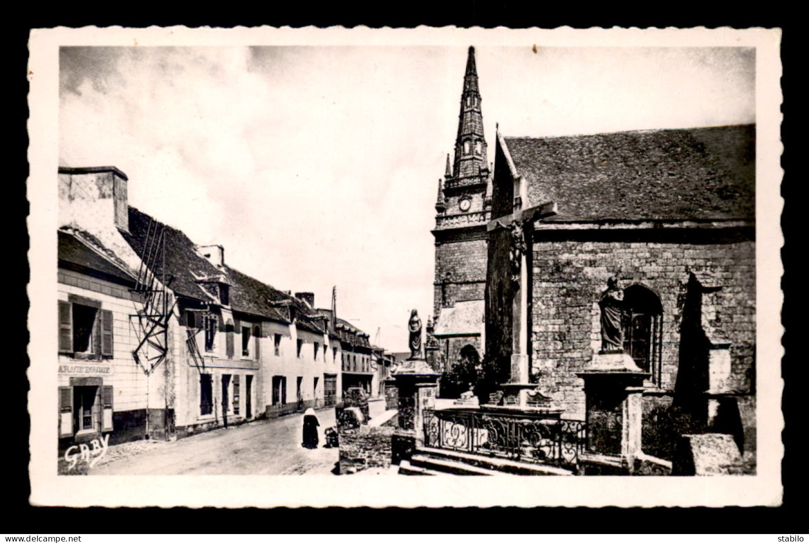 56 - PLUVIGNER - L'EGLISE ST-GUYEMER ET LE CALVAIRE - Pluvigner