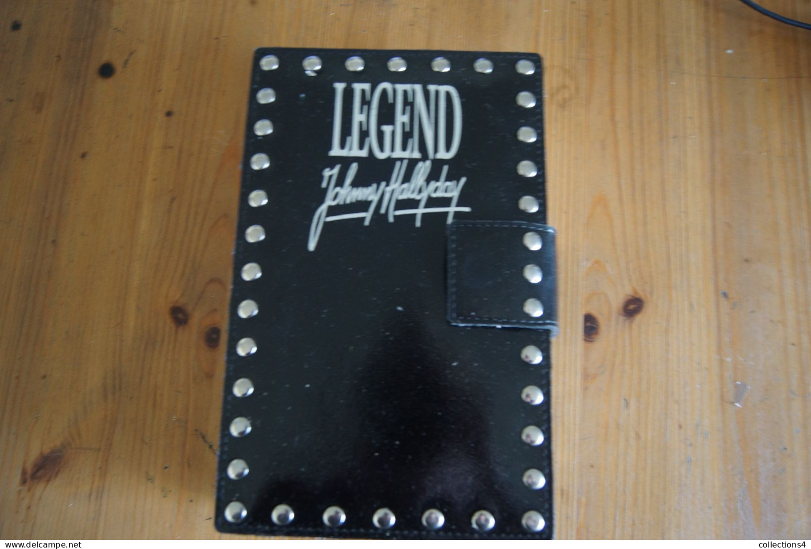 JOHNNY HALLYDAY LEGEND TRES RARE COFFRET 2 VHS VALEUR+ SERIE LIMITEE NUMEROTEE - Musik-DVD's