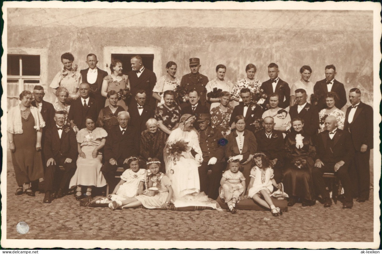 Ansichtskarte  Hochzeit - Gruppenfoto, Soldat 1932 - Marriages