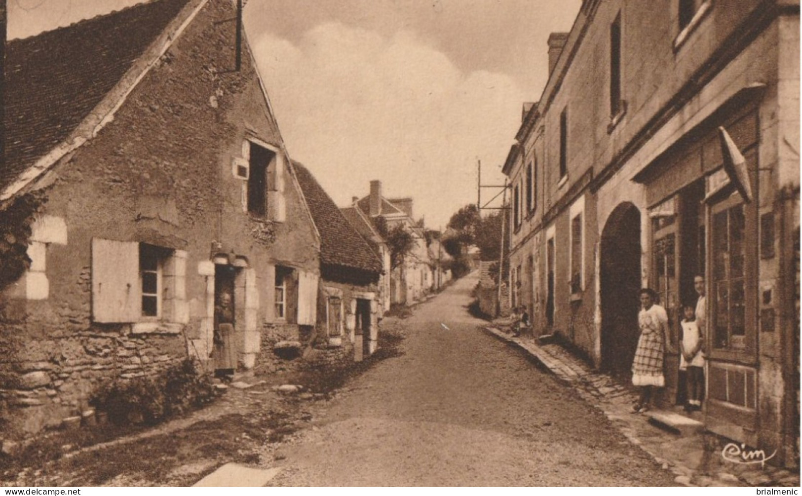 GENILLE  Une Vieille Maison Rue St Pierre - Genillé