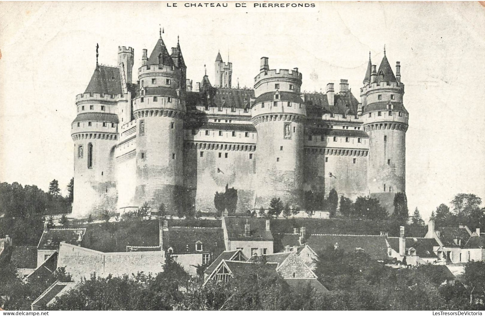 FRANCE - Le Château De Pierrefonds - Vue Générale Du Château - Vue De L'extérieur - Des Maisons - Carte Postale Ancienne - Chantilly