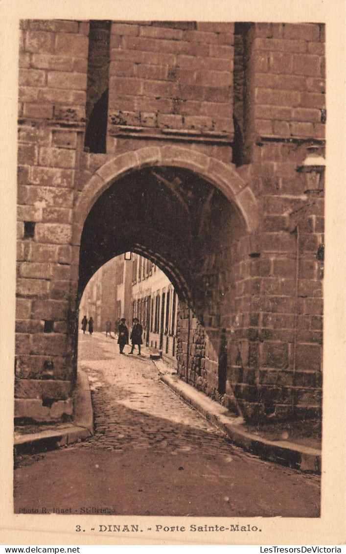 FRANCE - Dinan - Vue Sur La Porte Sainte Malo - Vue Sur L'entrée - Des Personnes à L'entrée - Carte Postale Ancienne - Dinan