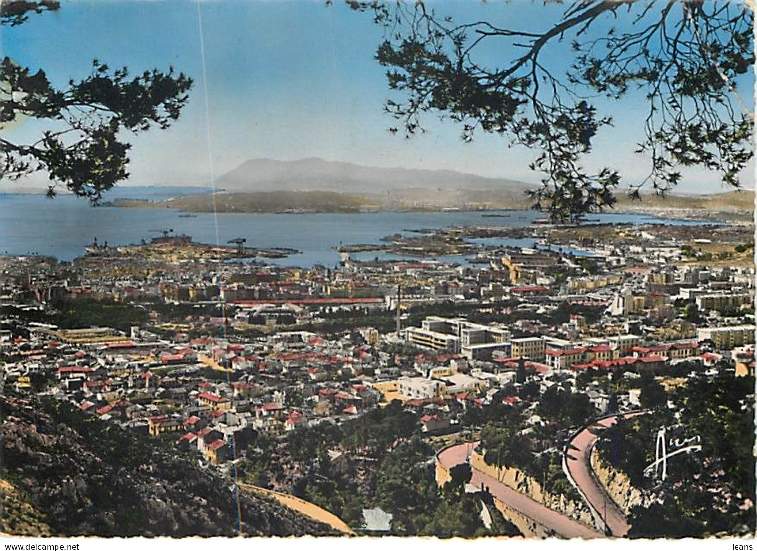 TOULON - LOT DE 146 CARTES POSTALES SEMI-MODERNES