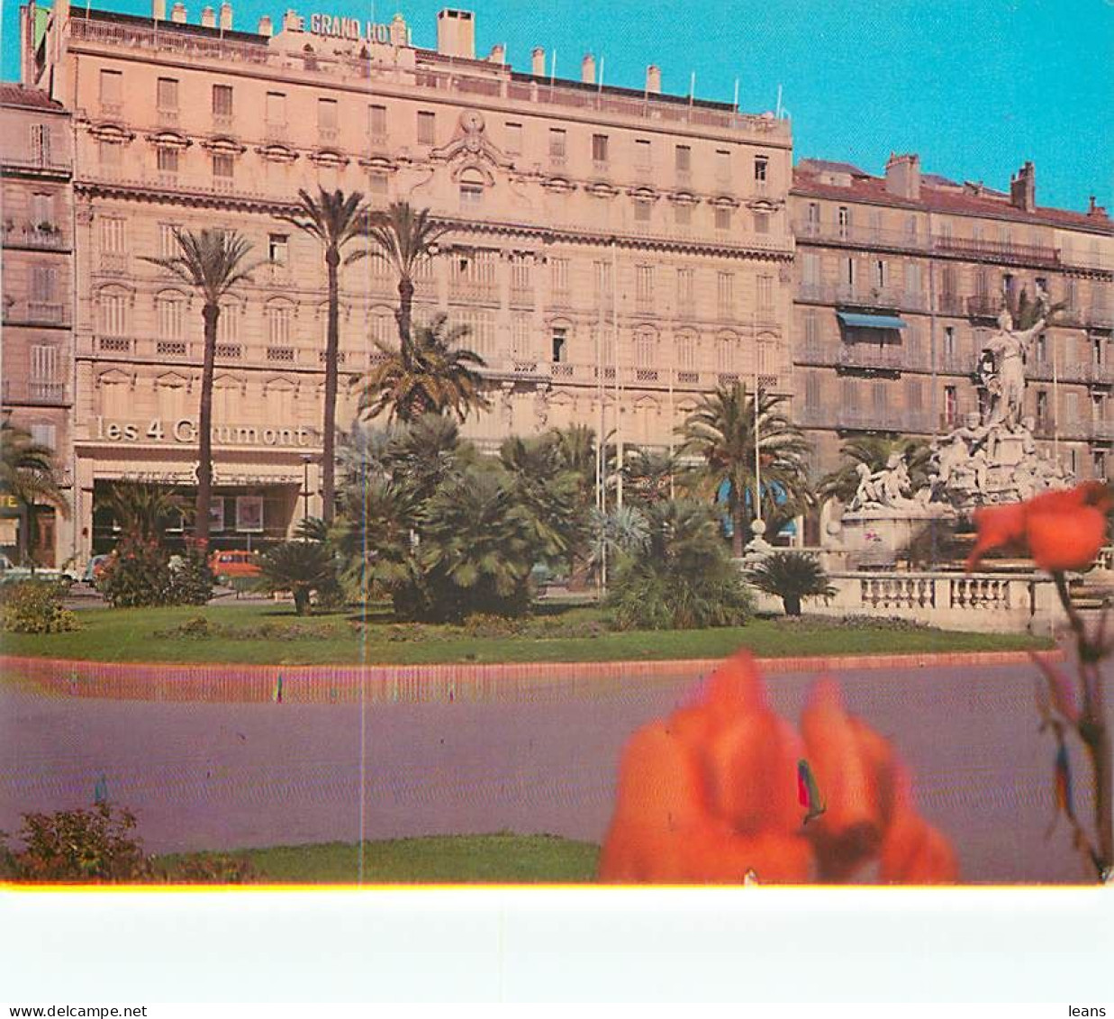 TOULON - LOT DE 146 CARTES POSTALES SEMI-MODERNES