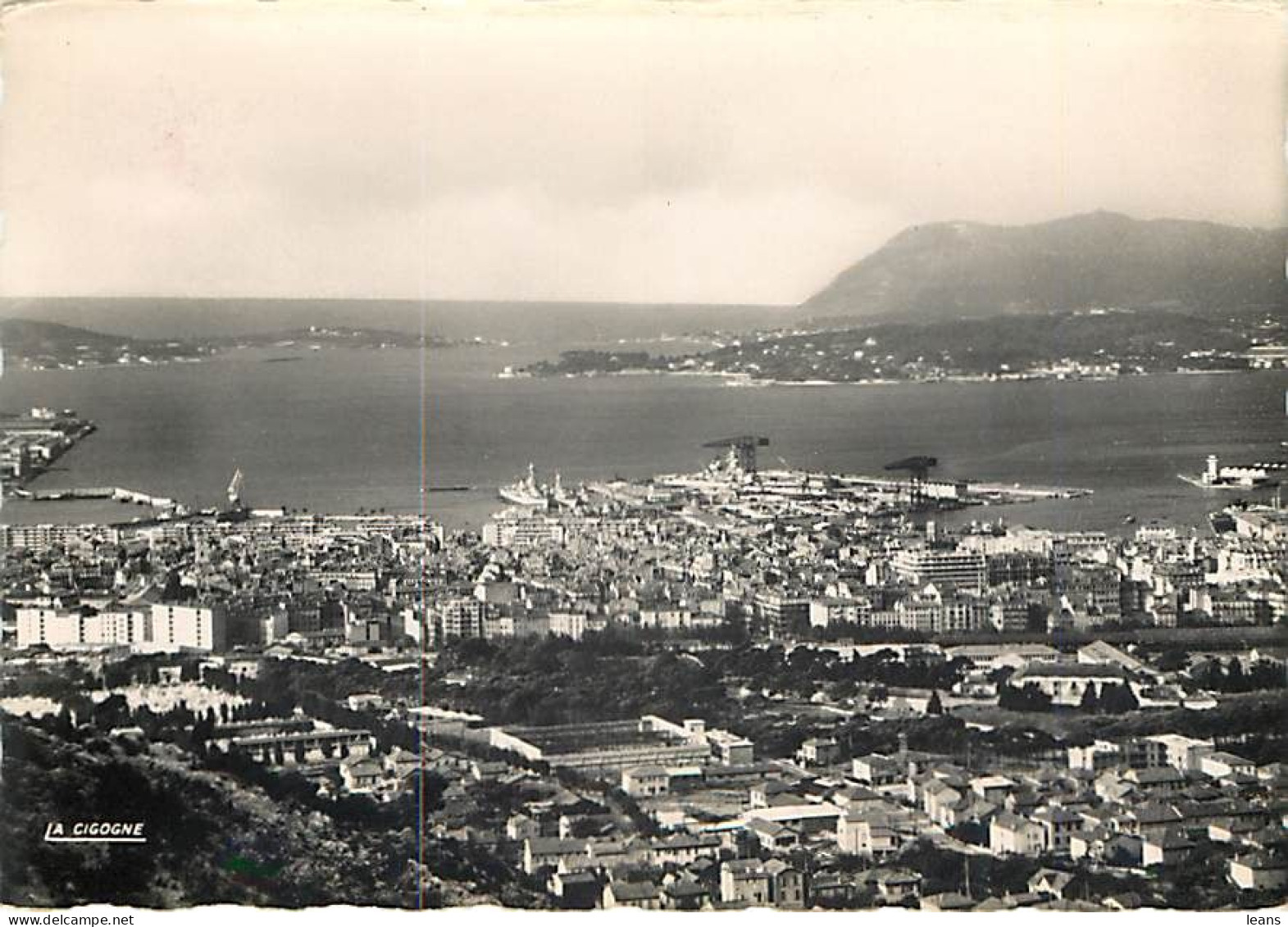 TOULON - LOT DE 146 CARTES POSTALES SEMI-MODERNES