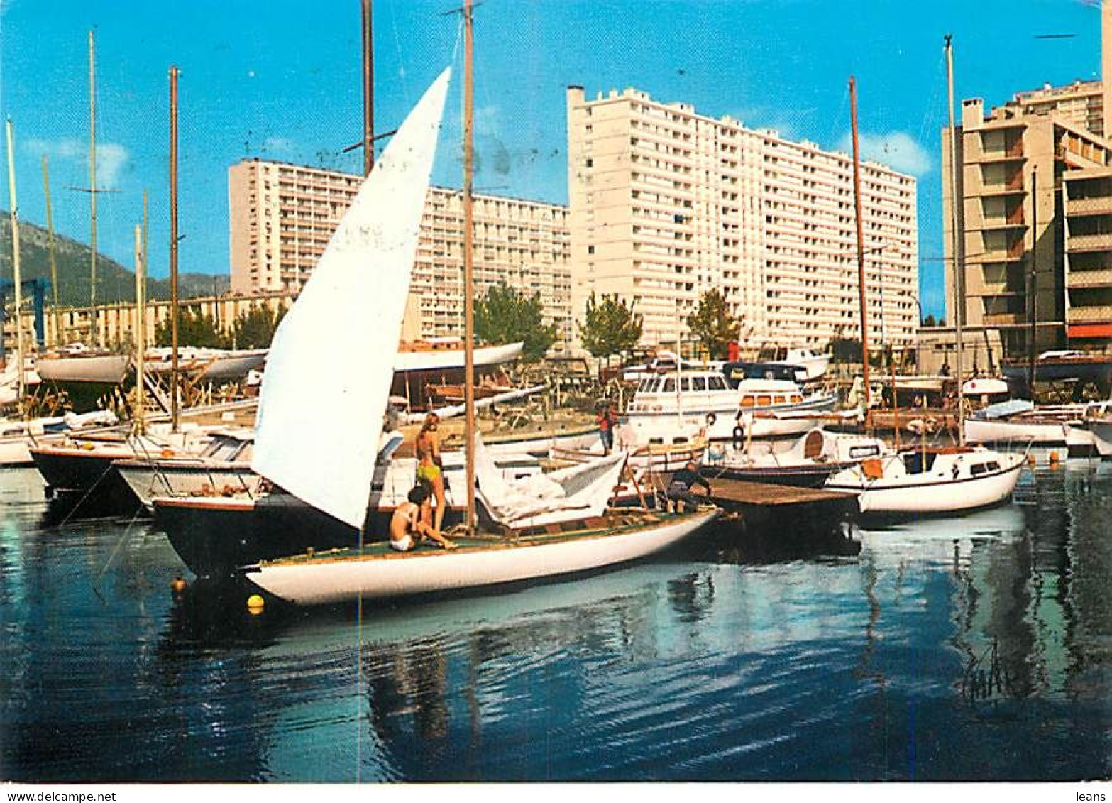 TOULON - LOT DE 146 CARTES POSTALES SEMI-MODERNES