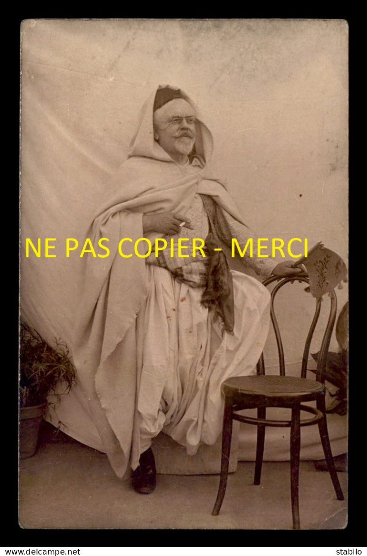 ALGERIE - HOMME EUROPEEN EN COSTUME INDIGENE - CARTE PHOTO ORIGINALE - Männer