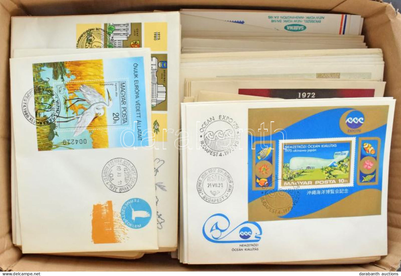 Kb 300 Db Magyar FDC Az 1960-1990 Közötti Időszakból Dobozban, Közte Kevés Bélyegzés Nélküli Is - Sonstige & Ohne Zuordnung