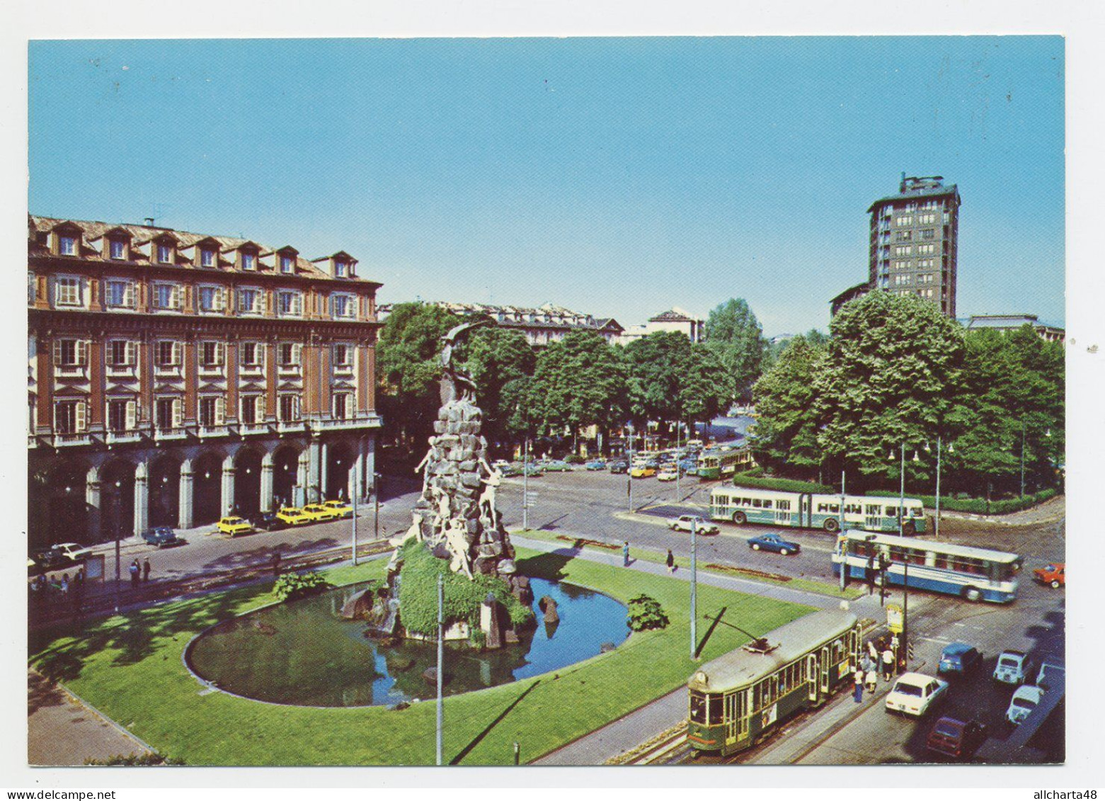 D6876] TORINO PIAZZA STATUTO MONUMENTO AL FRÉJUS - TRAM DI VARI TIPI E AUTOBUS Non Viaggiata - Lugares Y Plazas